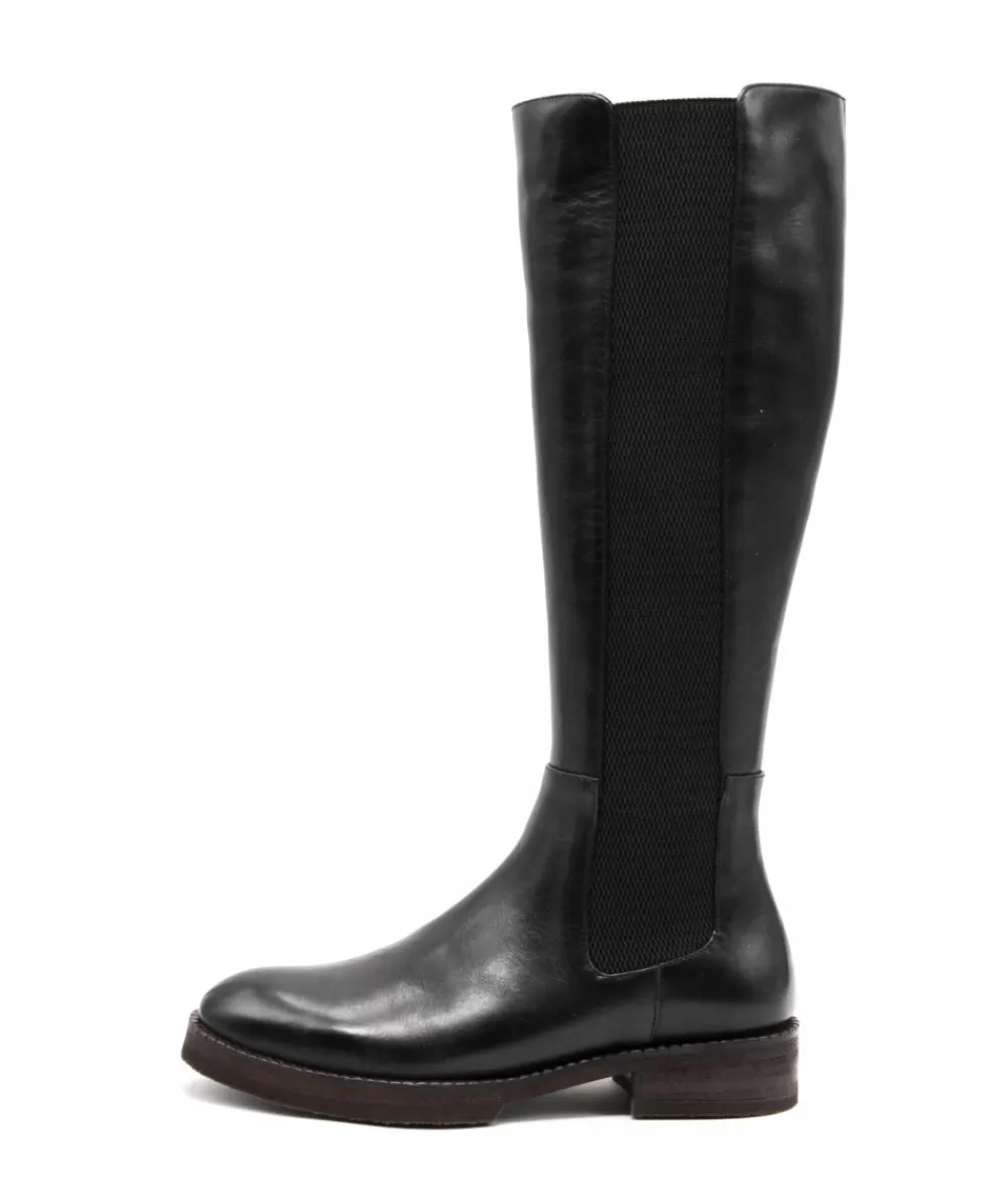 Women regard Boots-Dolphin Look