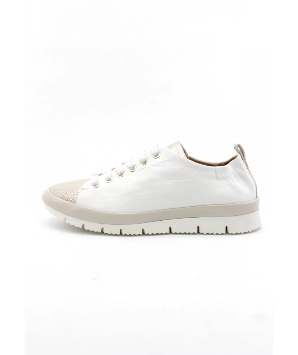 Women xsa Sneakers- 9700